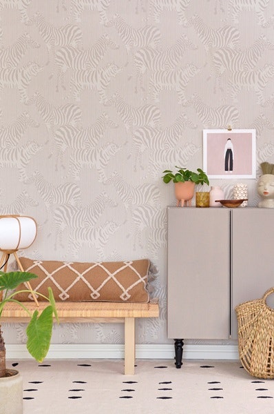 Majvillan, wallpaper for the children's room Safari stripes, warm grey 
