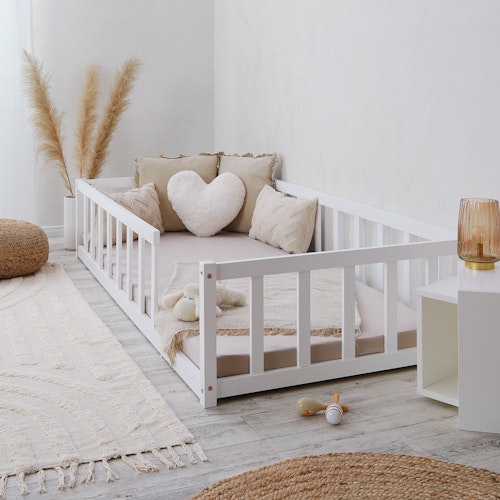 Montessori vit barnsäng med skyddskanter, 90x200 cm