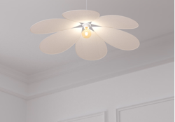 Beige taklampa till barnrummet