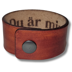 Armband, läder med hemlig text