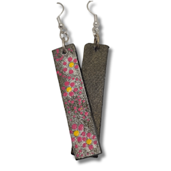 Örhängen, läder/handmålade blommor, svart-vit-rosa-gul