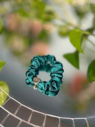 Stella Details Scrunchie Grön