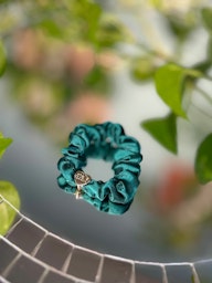 Stella Details Scrunchie Grön