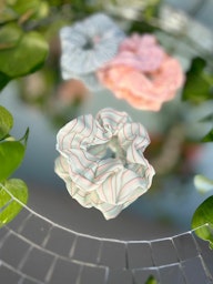 Stella Details Scrunchie TOVA Ljusgrön