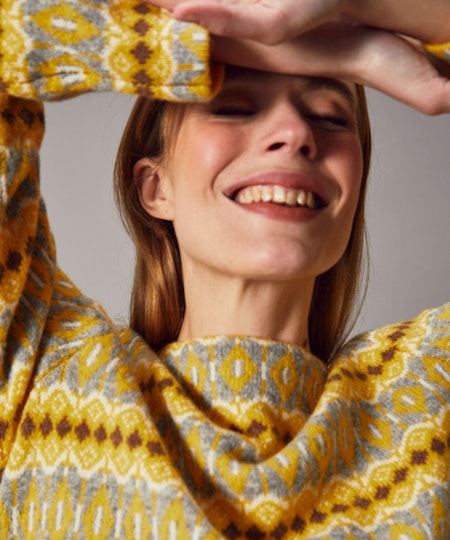Stickad jumper LILJA yellow - Jumperfabriken