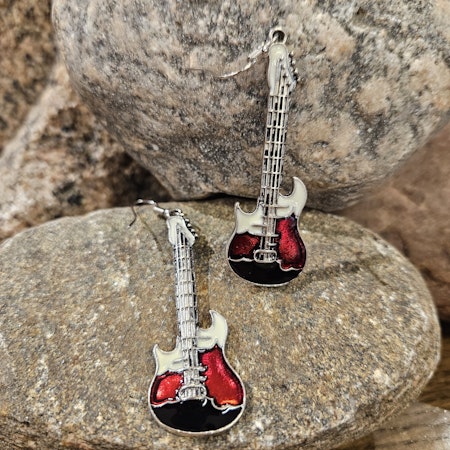 Örhänge röd gitarr - Liias Garderob