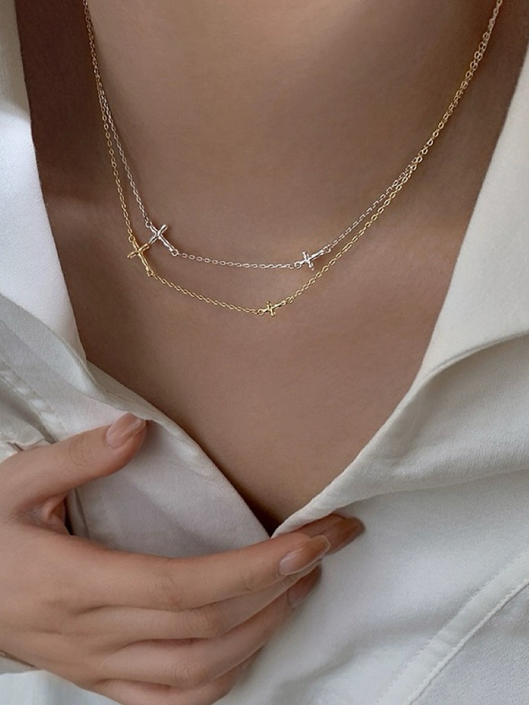 Halsband i äkta silver med kors