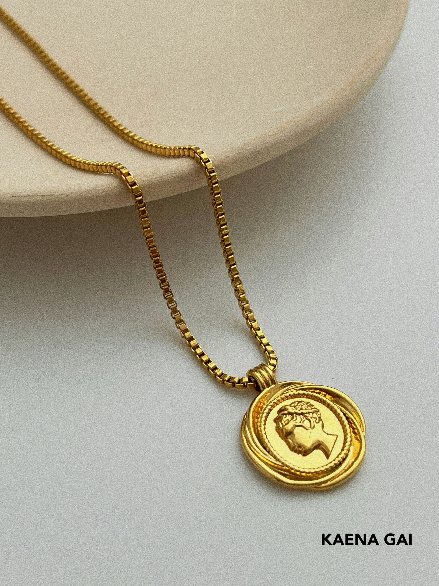 Halsband guldpläterad med 18K guld