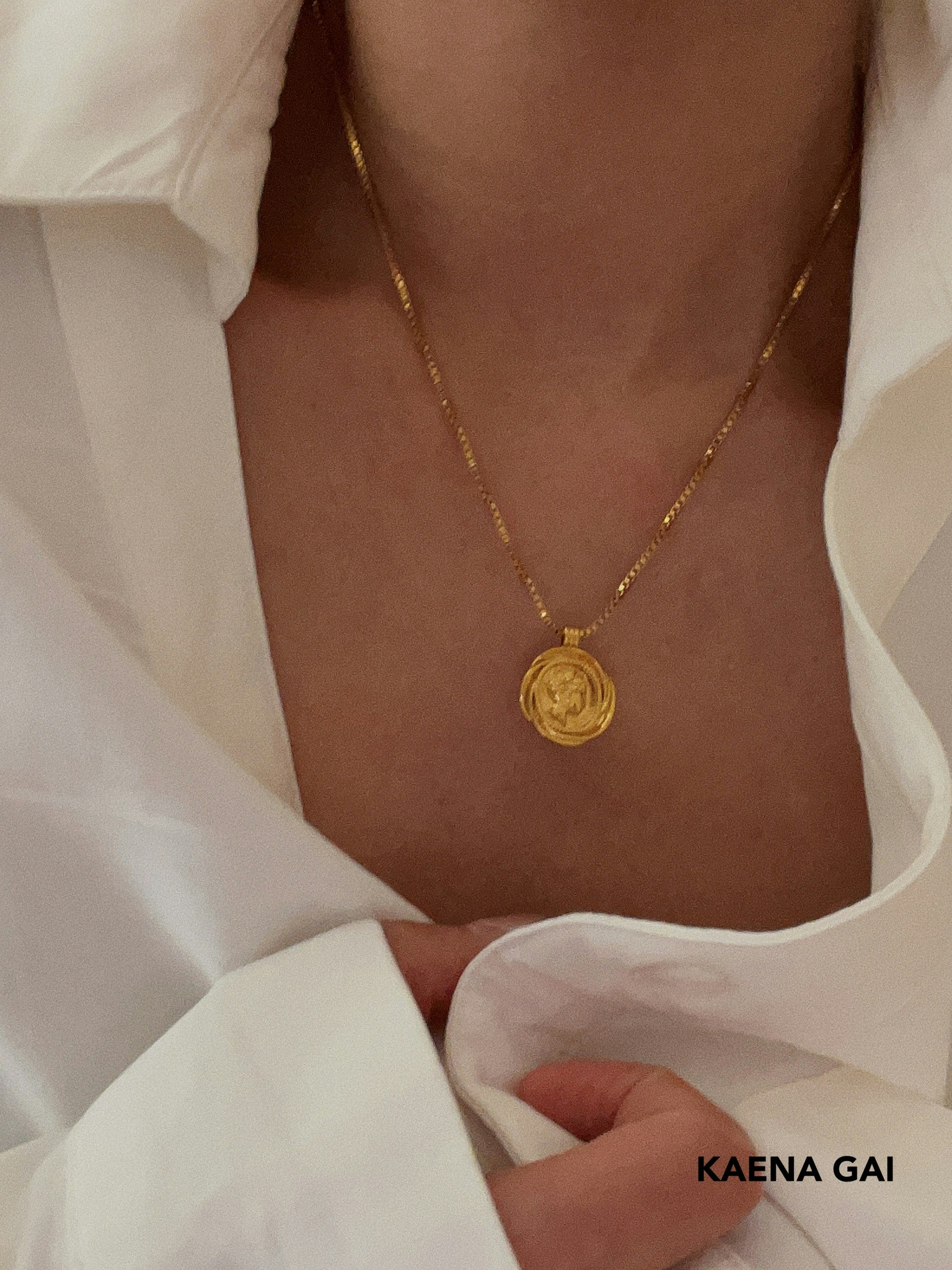 Halsband guldpläterad med 18K guld