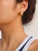 Hoops i stål med 18K guld med räfflad design