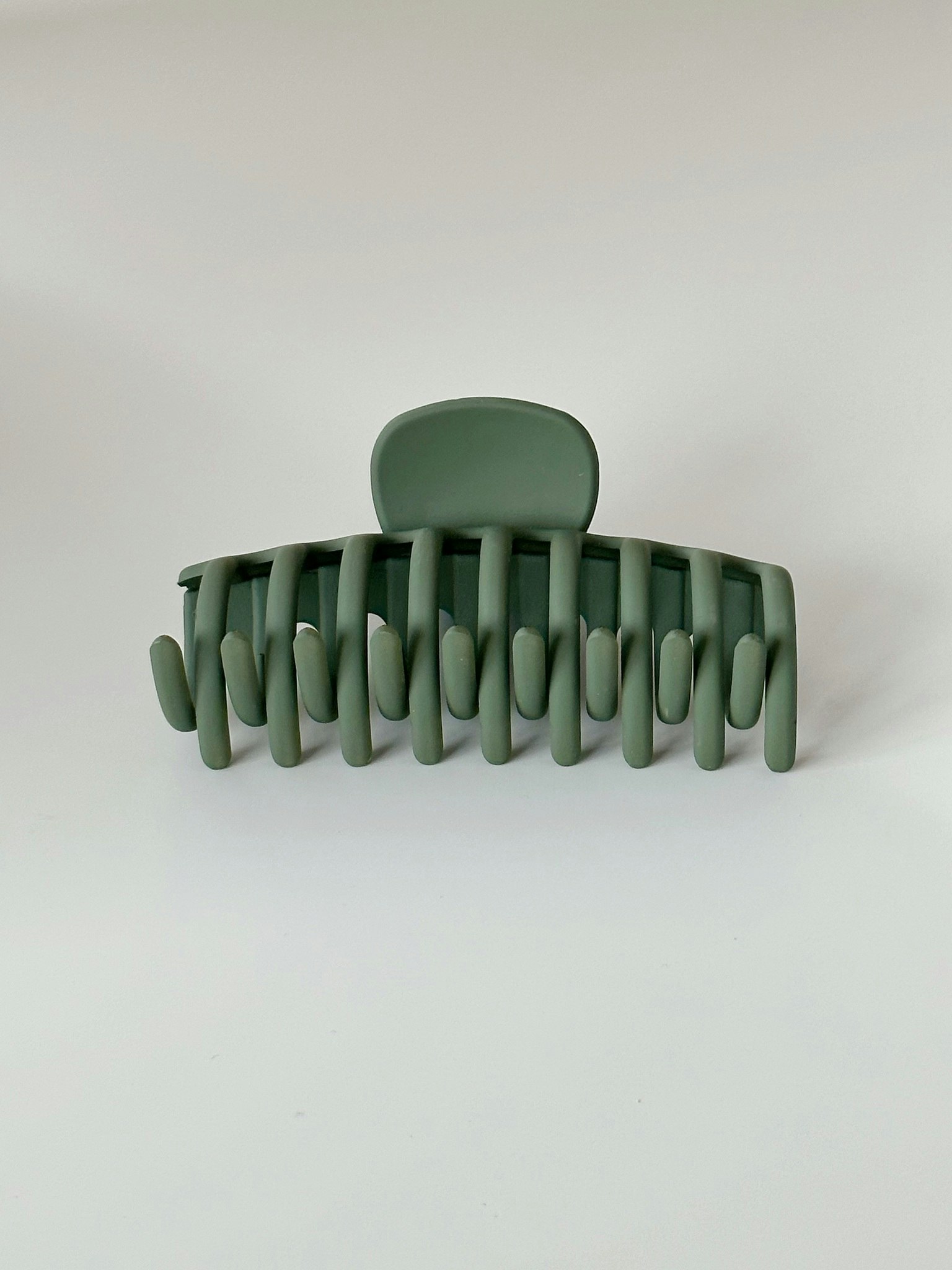 Mörkgrön hårklämma med avlång design