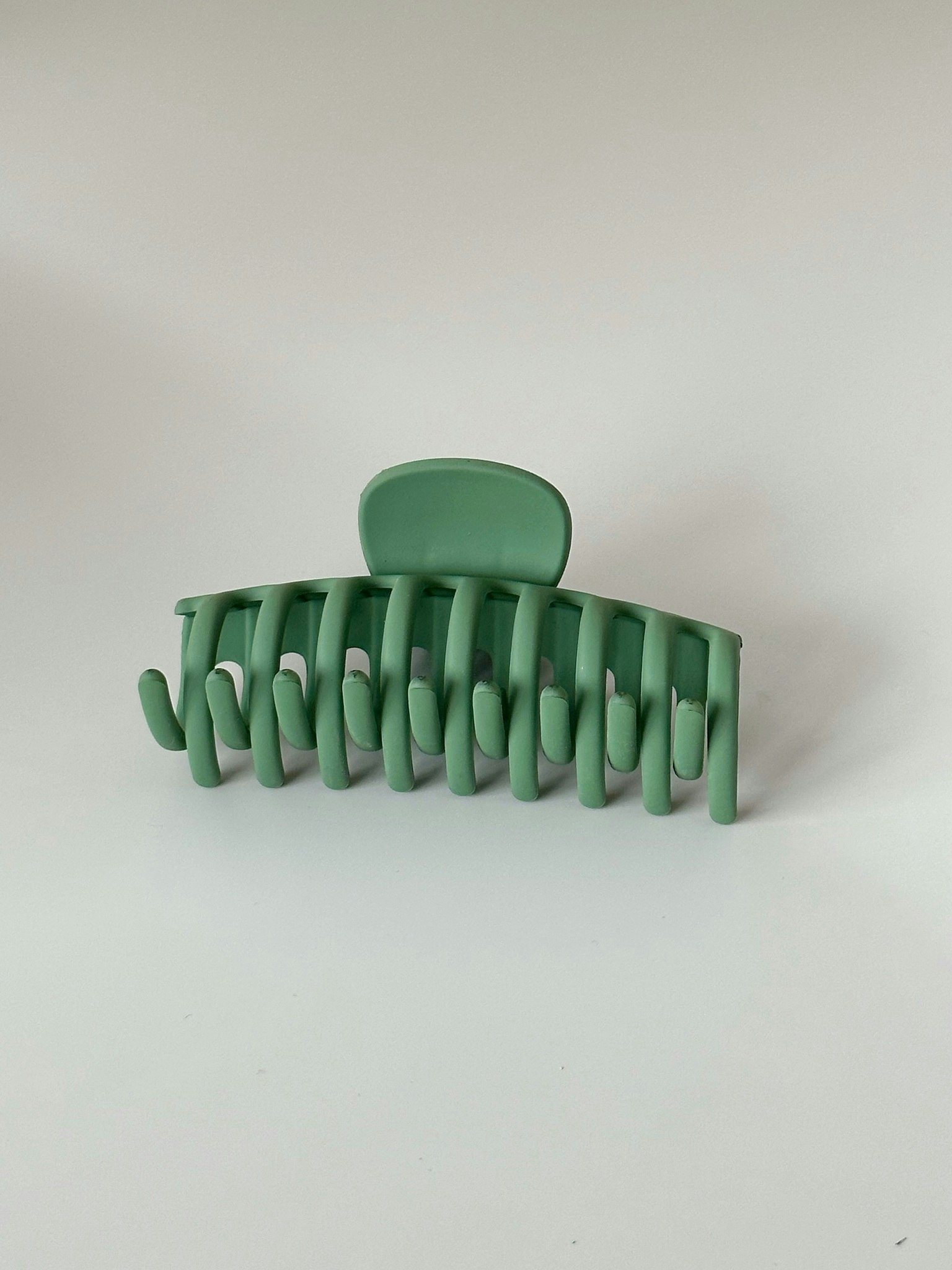 Ljusgrön hårklämma med avlång design