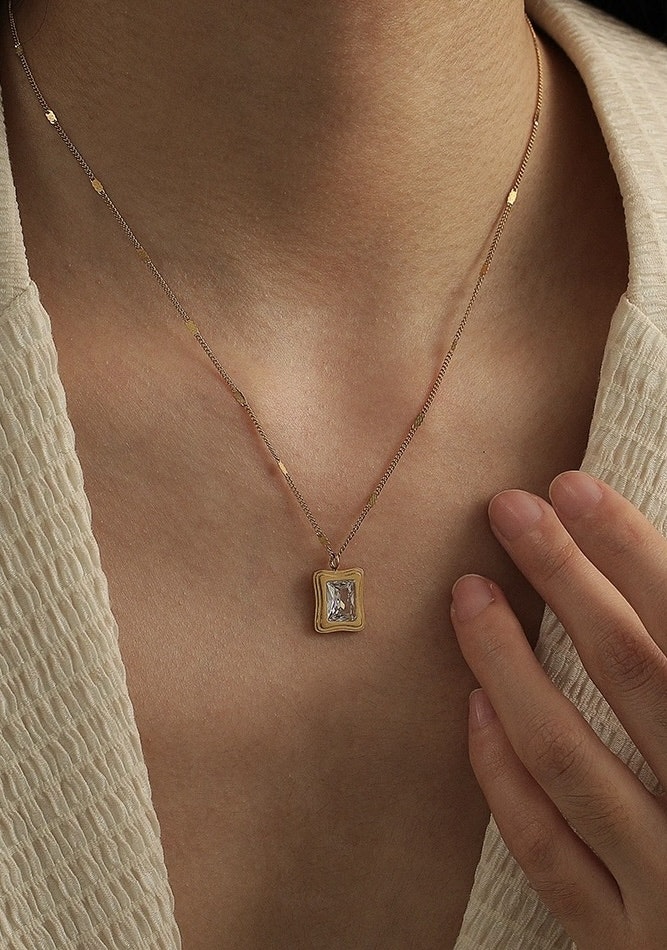 Halsband i stål med 18K guld med glasstenar