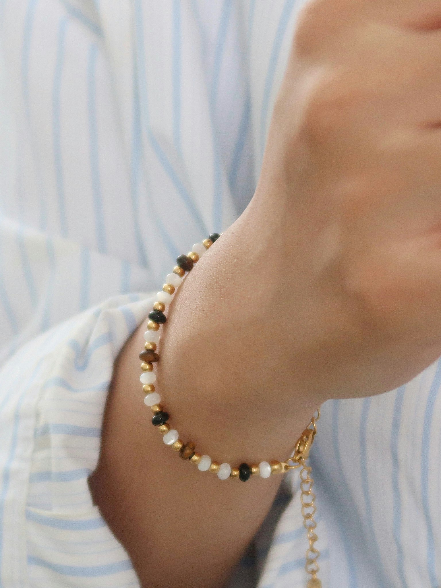Armband i stål med natursten och pärlemor