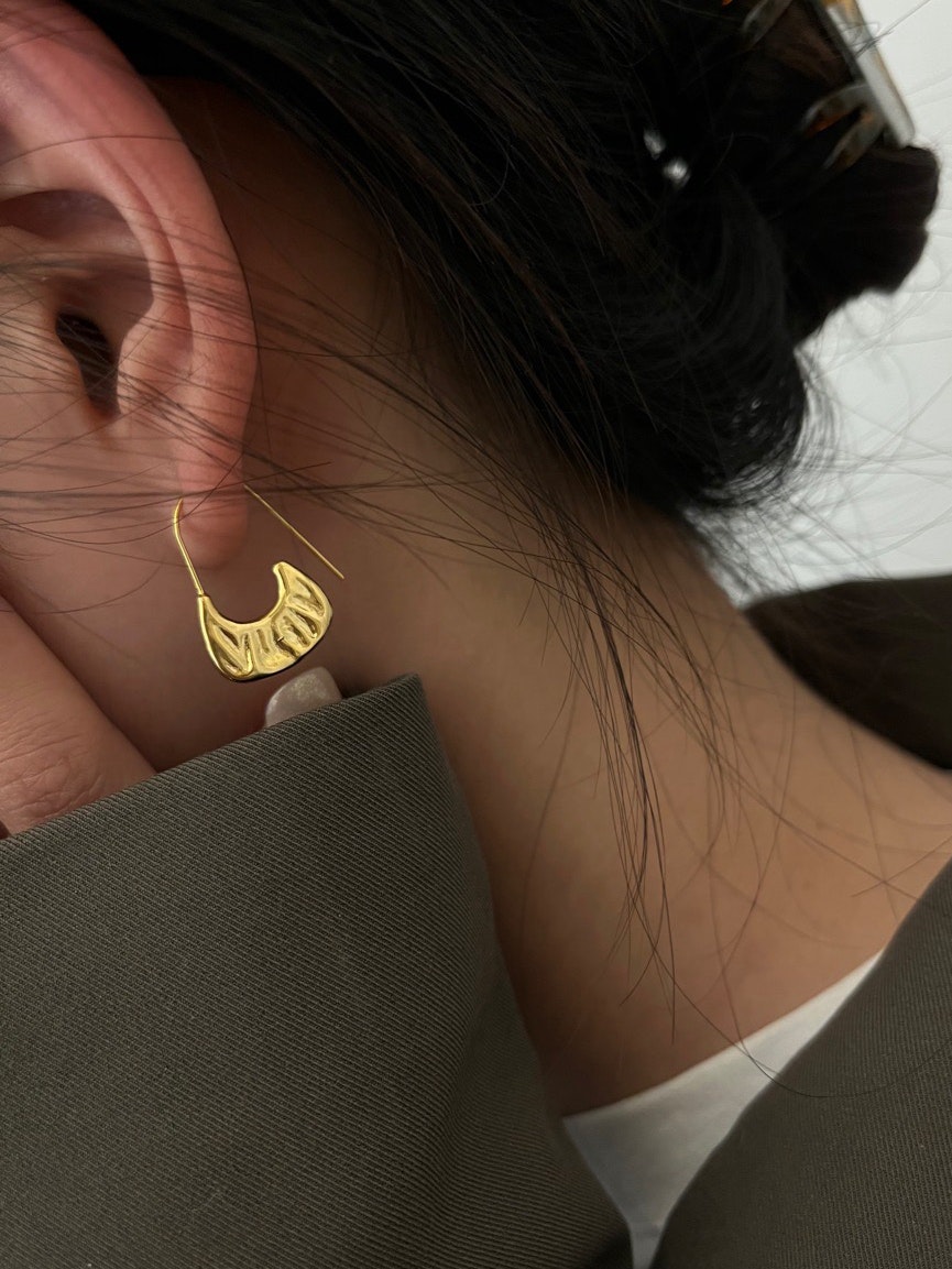 REA Mönstrade hoops förgyllda med 18k guld
