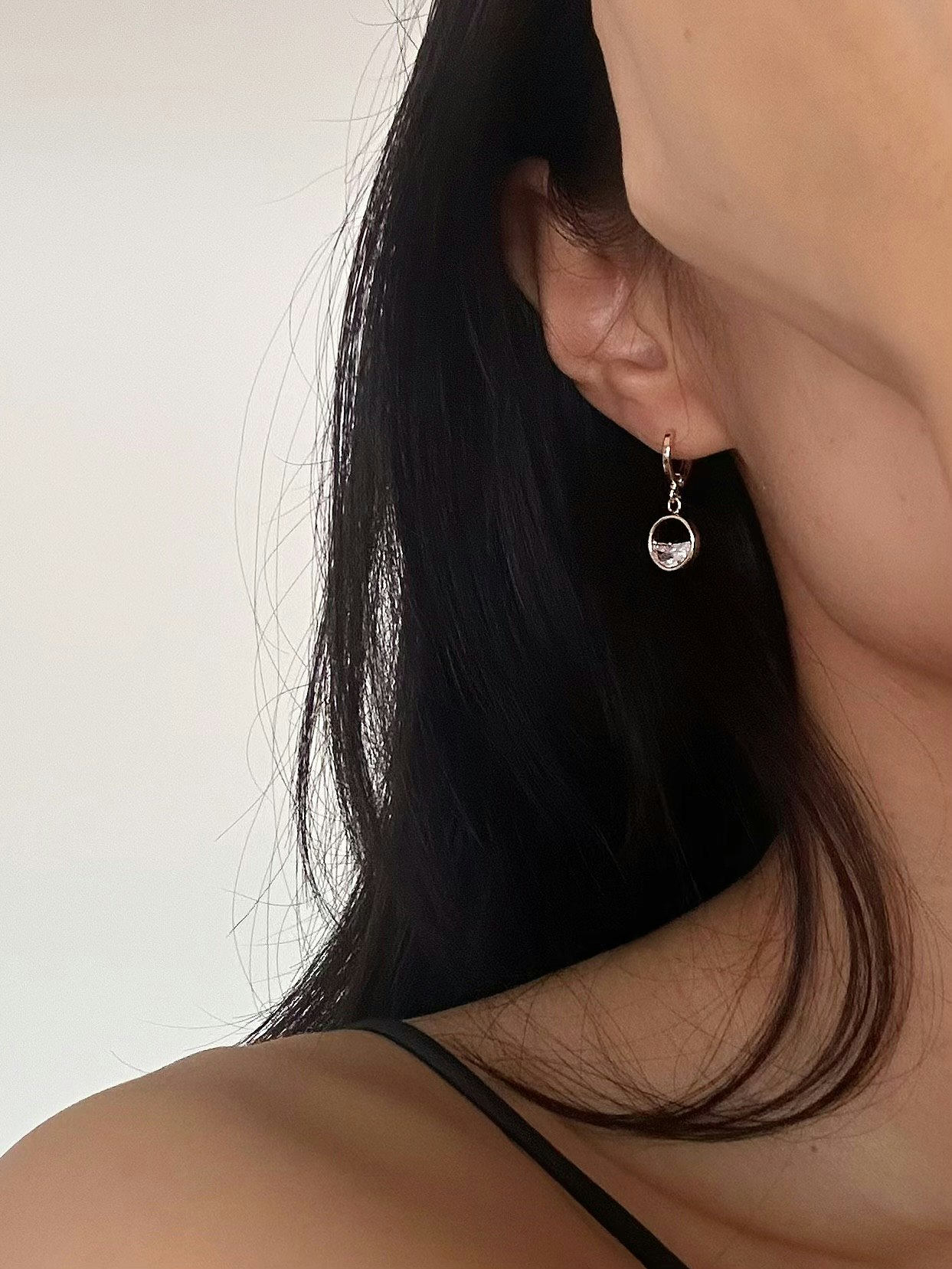 REA Hoops med glasstenar, förgyllda med 14K guld