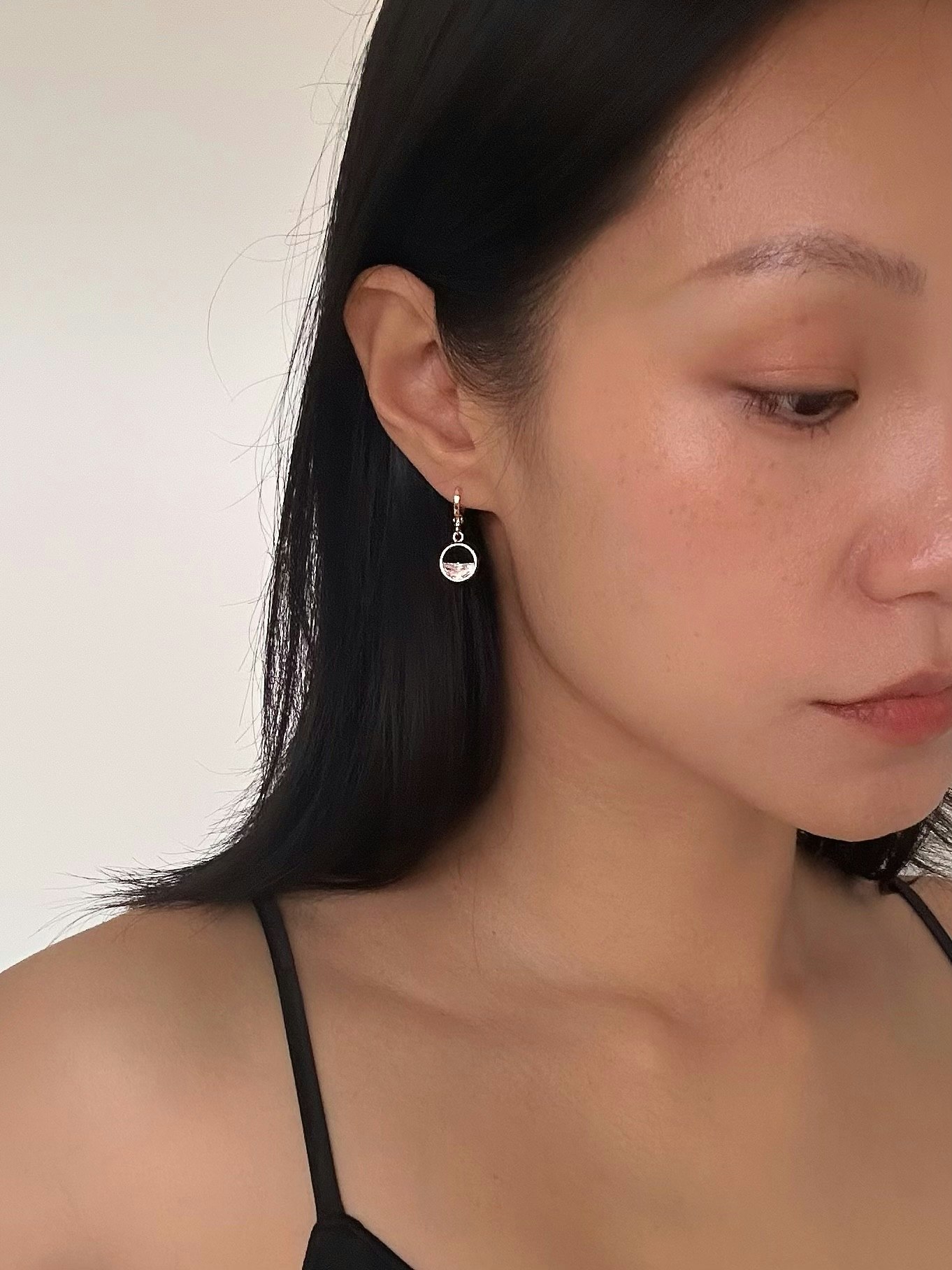 REA Hoops med glasstenar, förgyllda med 14K guld