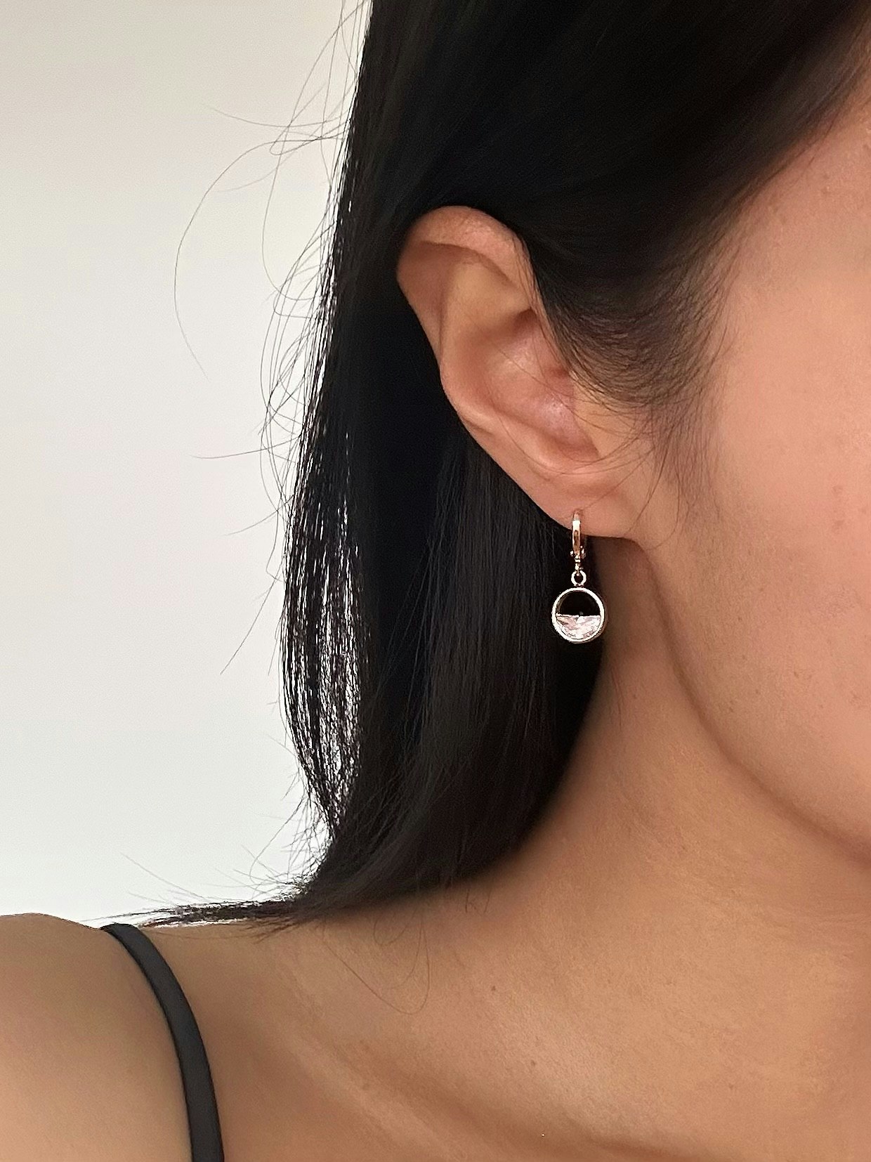 REA Hoops med glasstenar, förgyllda med 14K guld