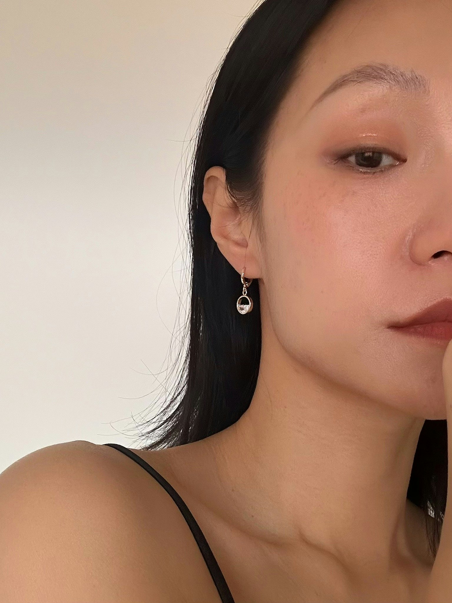 REA Hoops med glasstenar, förgyllda med 14K guld