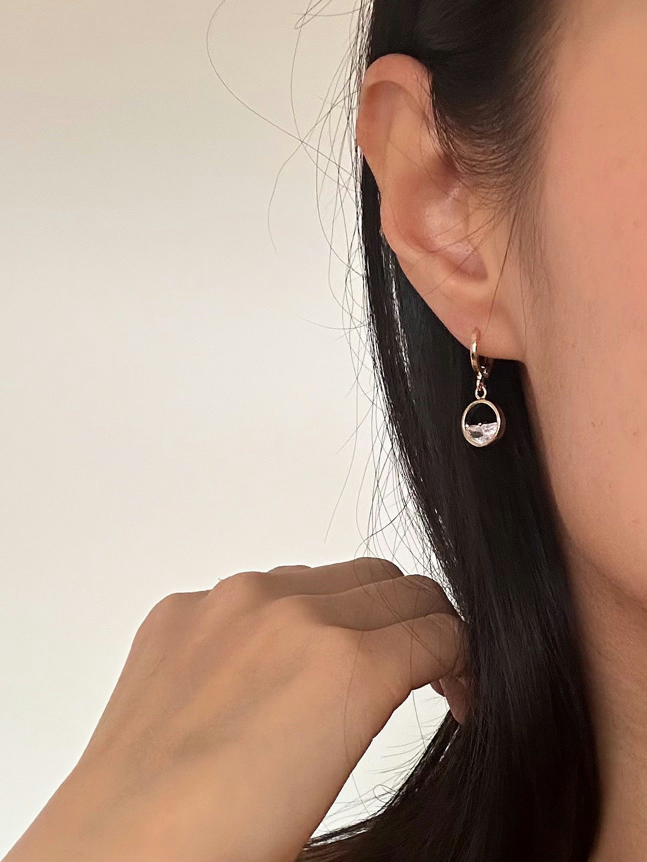 REA Hoops med glasstenar, förgyllda med 14K guld