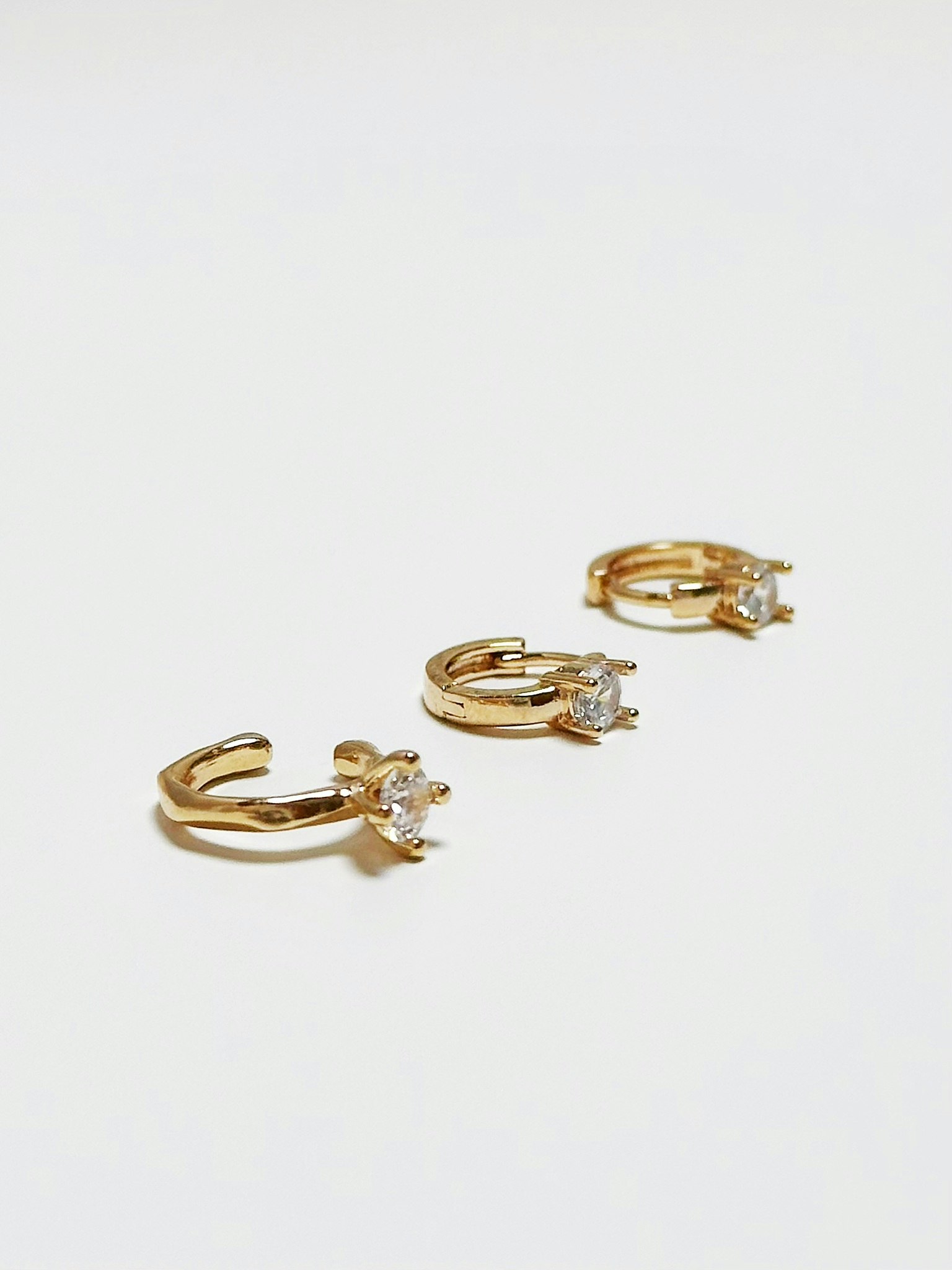 Mini hoops och earcuff med stenar, förgylld med 14K guld 3-pack