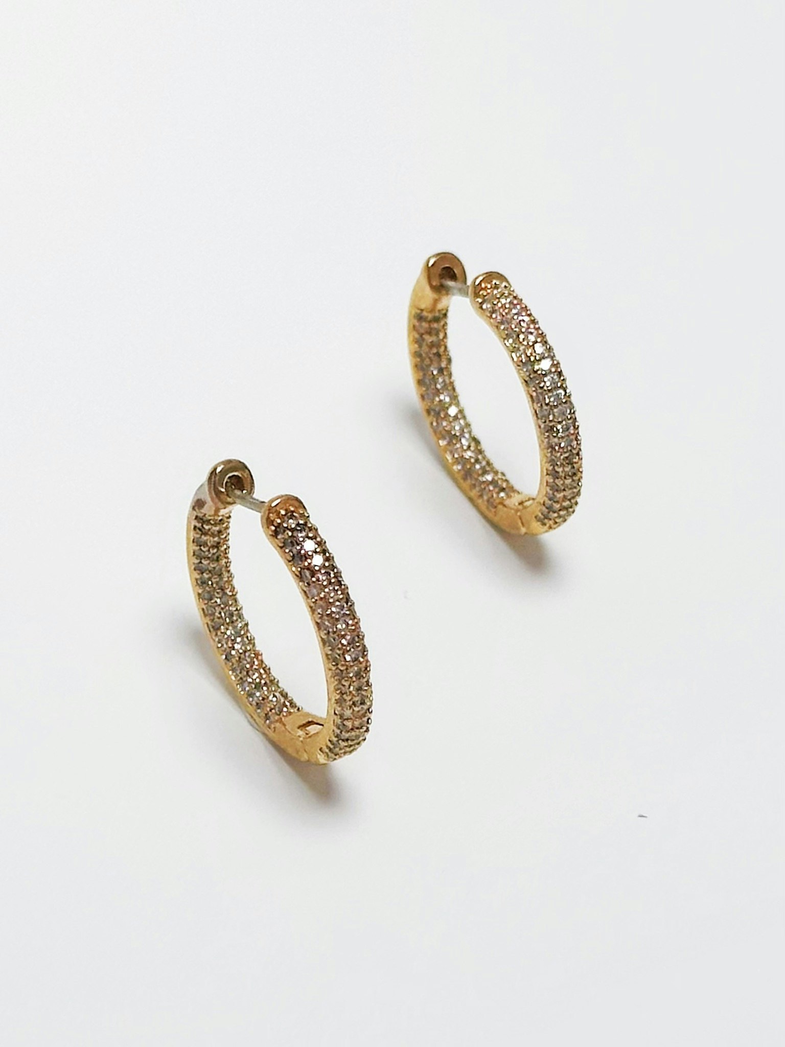 925 Silvernål klassiska guldfärgade hoops med glasstenar, 2cm