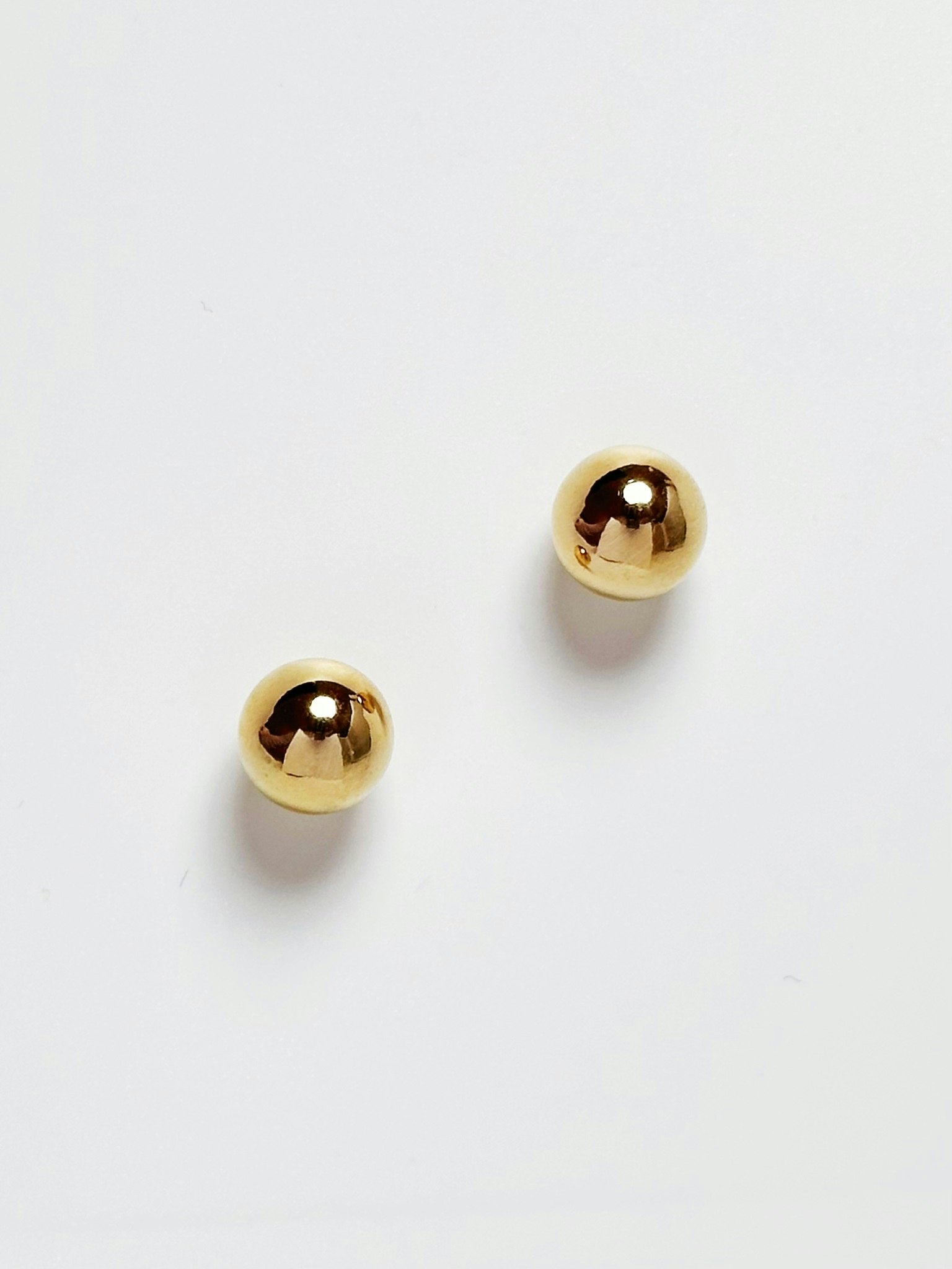 REA Klassiska örhängen förgyllda med 18K guld, 1cm