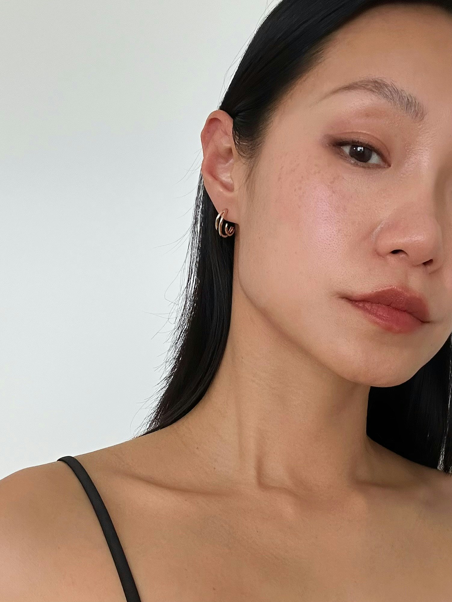 REA Guldfärgade hoops med flerskiktsdesign
