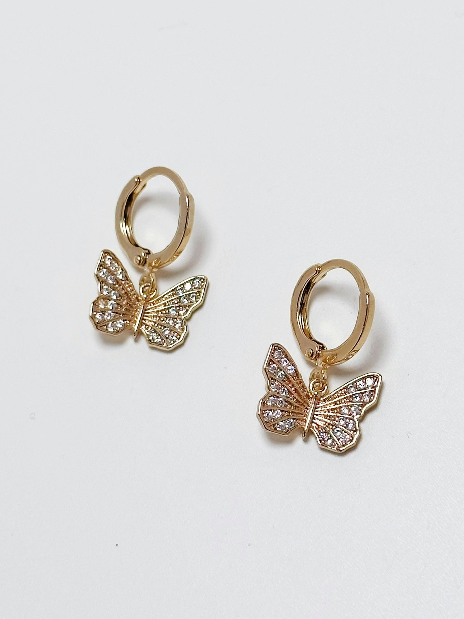 REA Hoops med fjärilar förgyllda med 18k guld och Cubic Zirconia