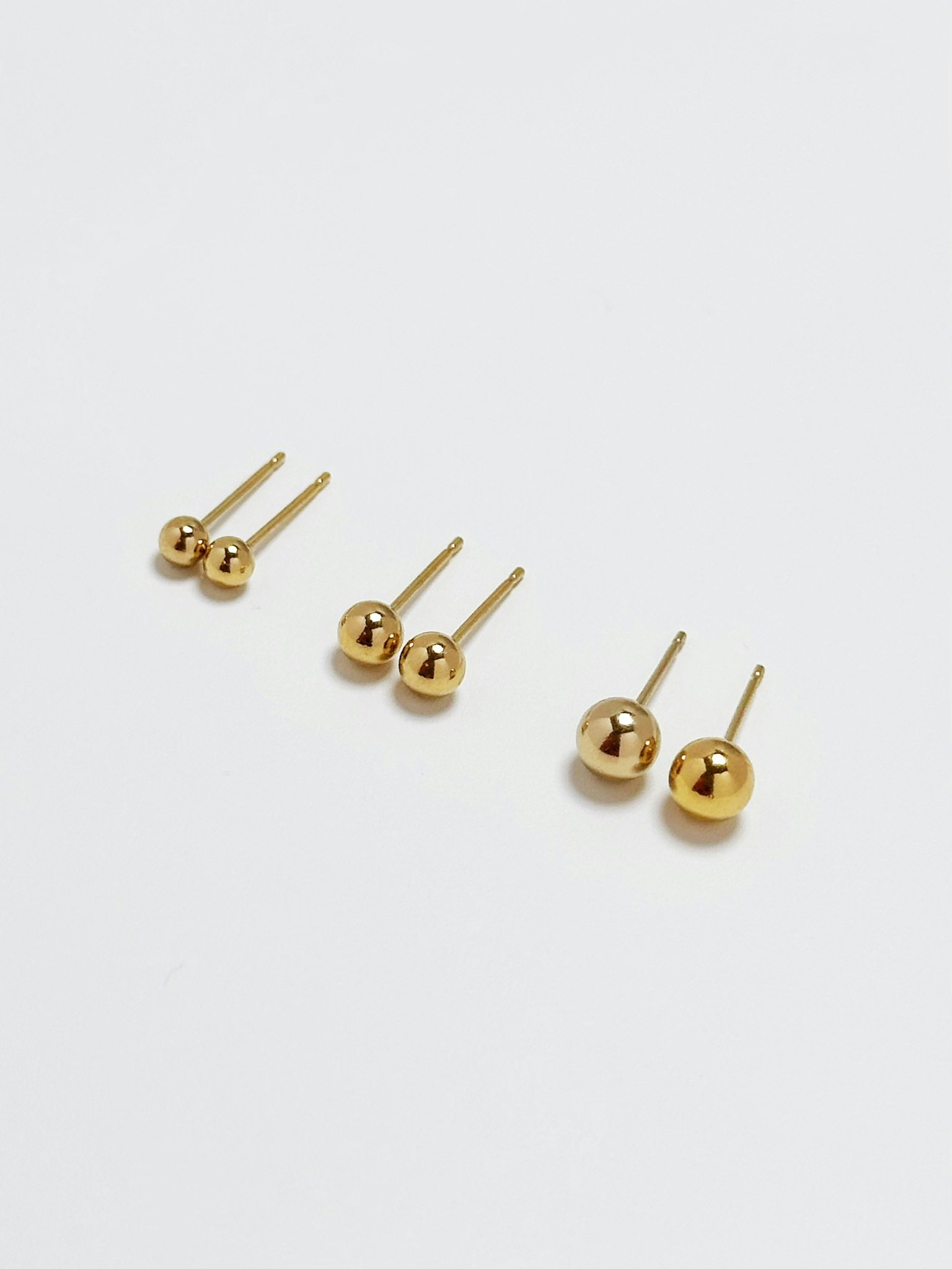 Mini studs i US 14k guldfylld  2mm/ 3mm/ 4mm