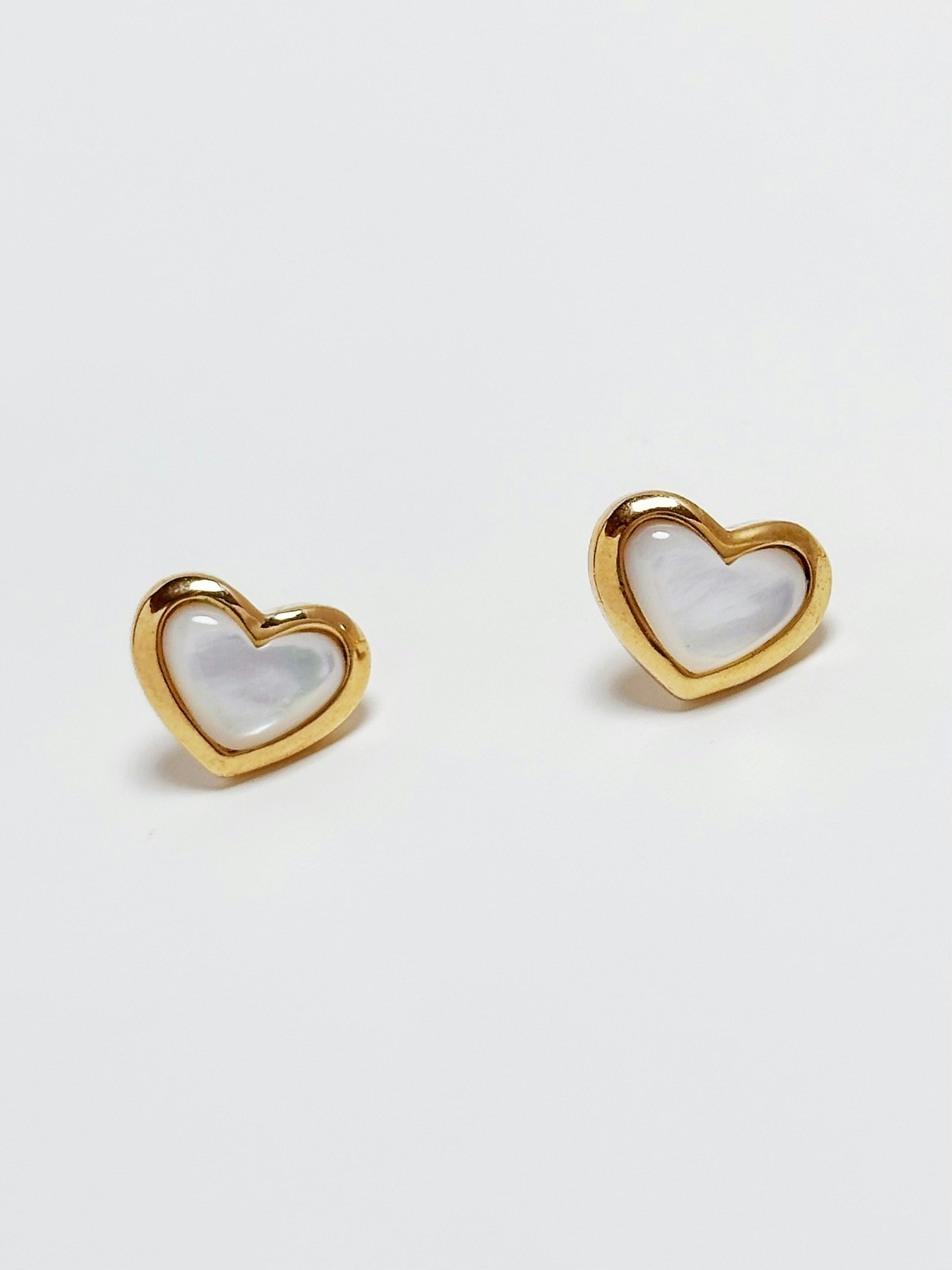 REA Guldfärgade studs med hjärta