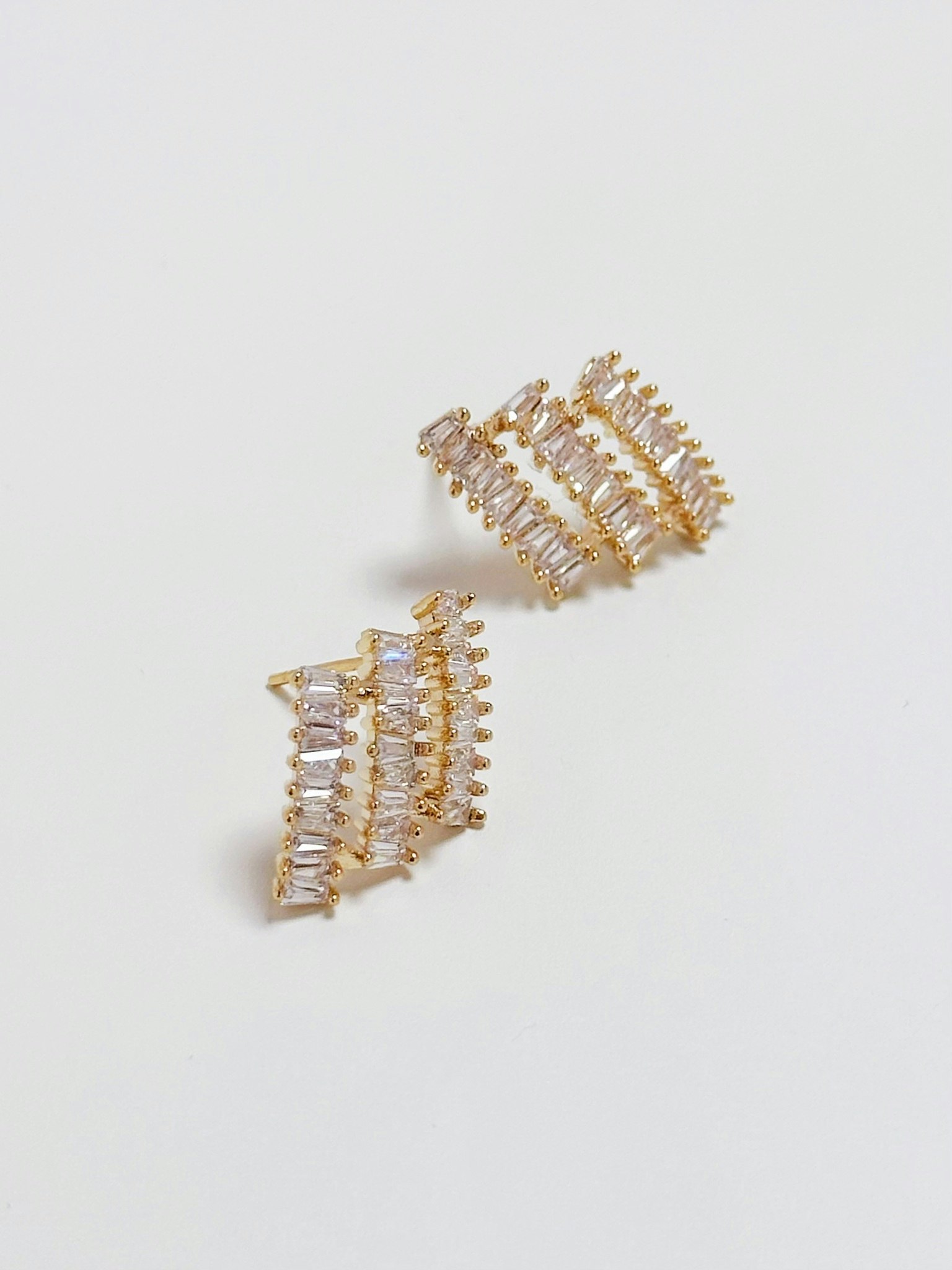 REA Guldpläterad studs med strass