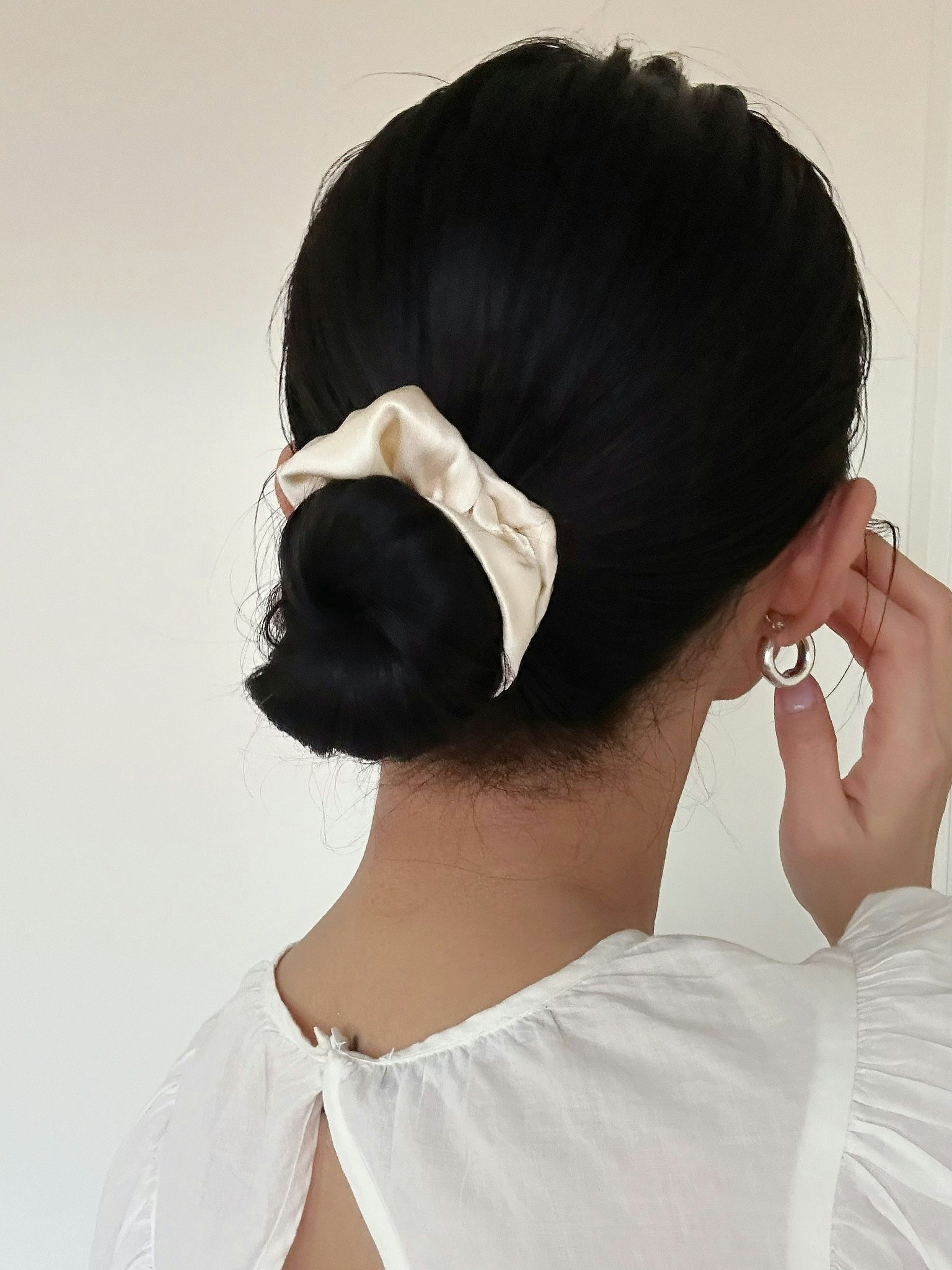 Mullbärssilke scrunchie, Beige 10cm