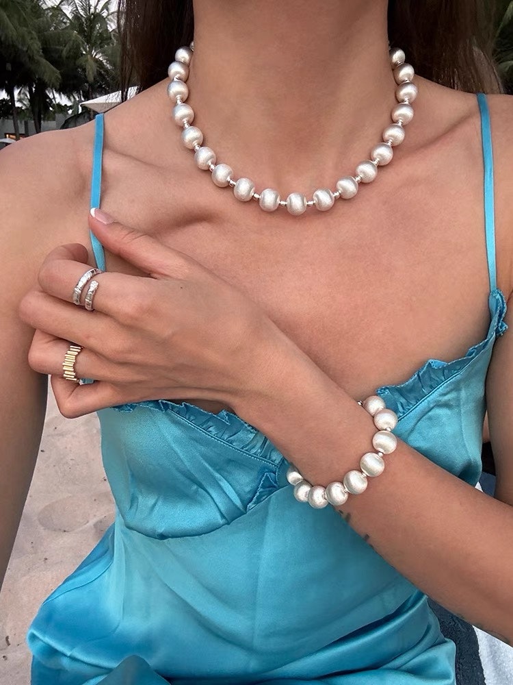 Armband med pärlor i metall