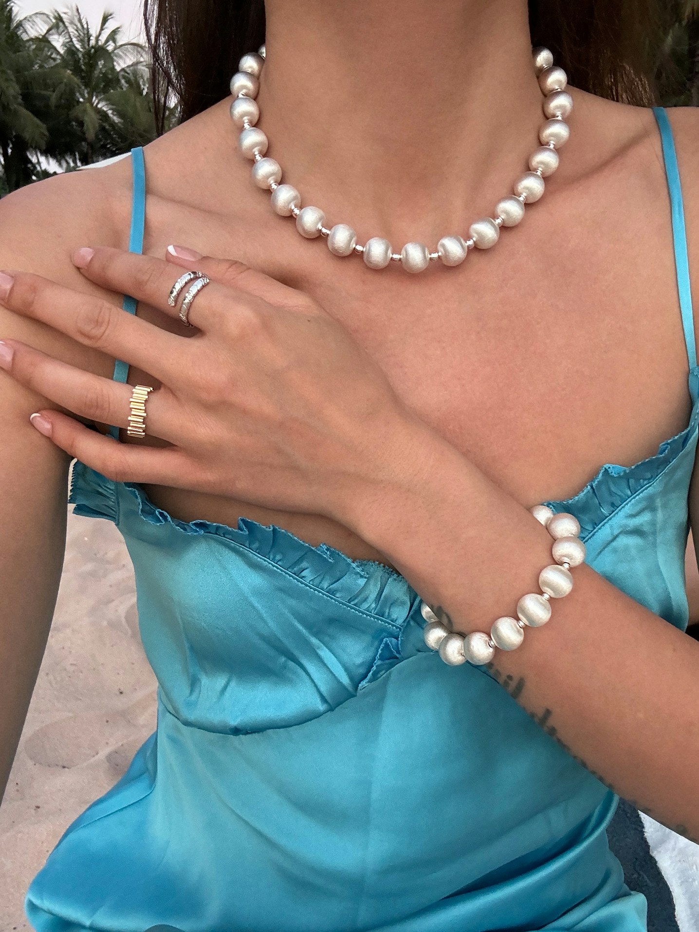 Armband med pärlor i metall