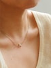 Halsband i stål med 18K guld med med liten fyrklöver i strass