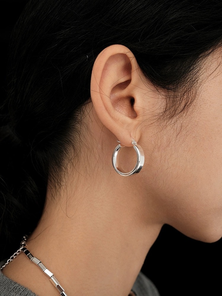 Breda silverfärgade hoops