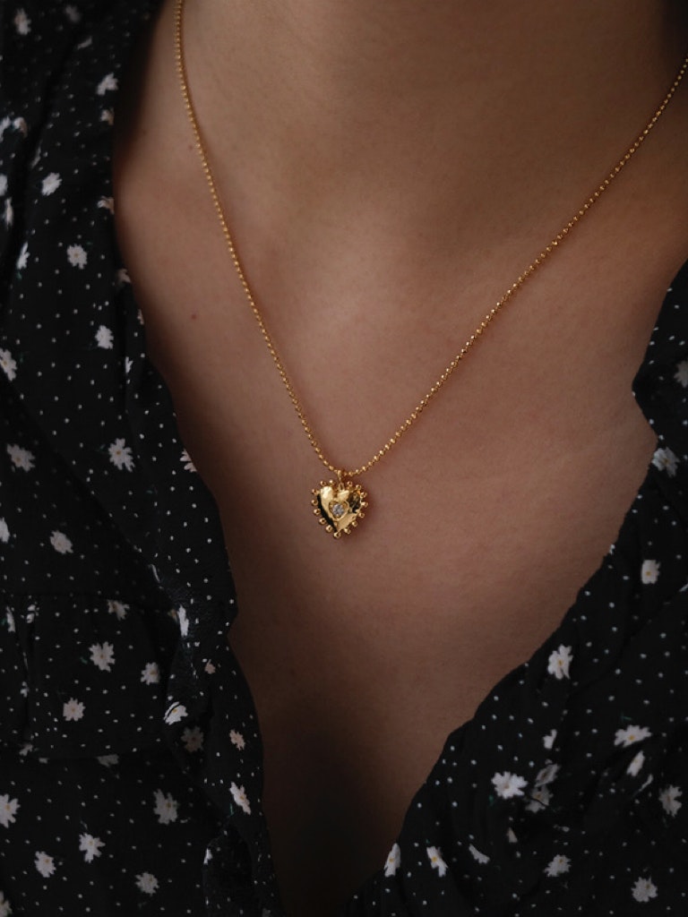 REA Guldfärgat halsband med litet hjärta och Cubic Zirconia