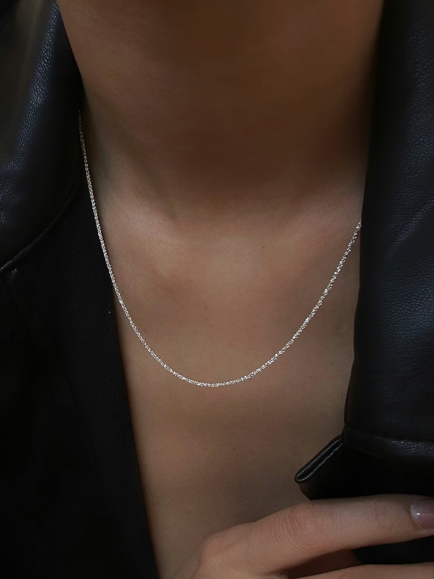 Glittrande tunn halskedja i äkta silver 1mm