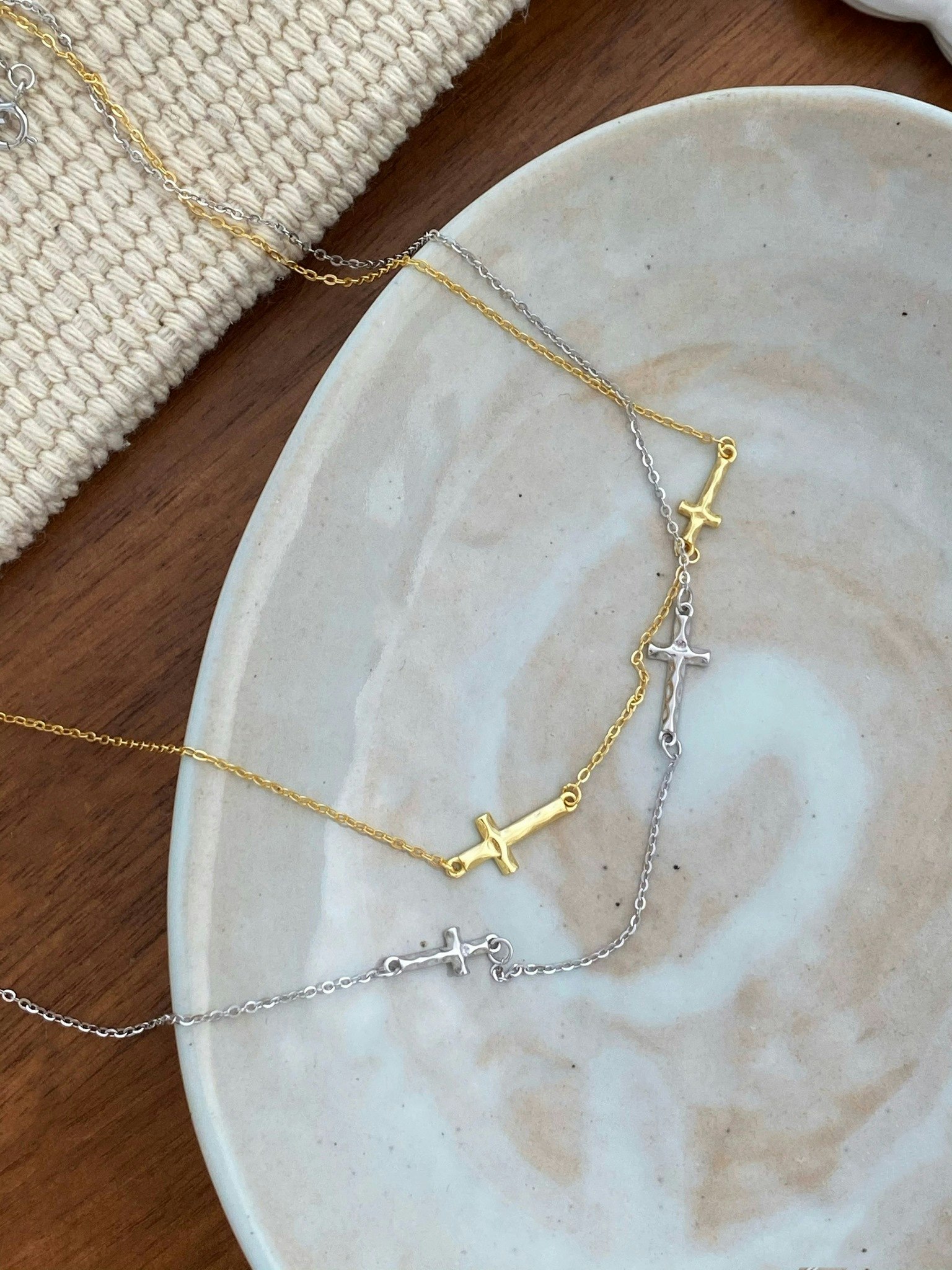 Halsband i äkta silver med kors