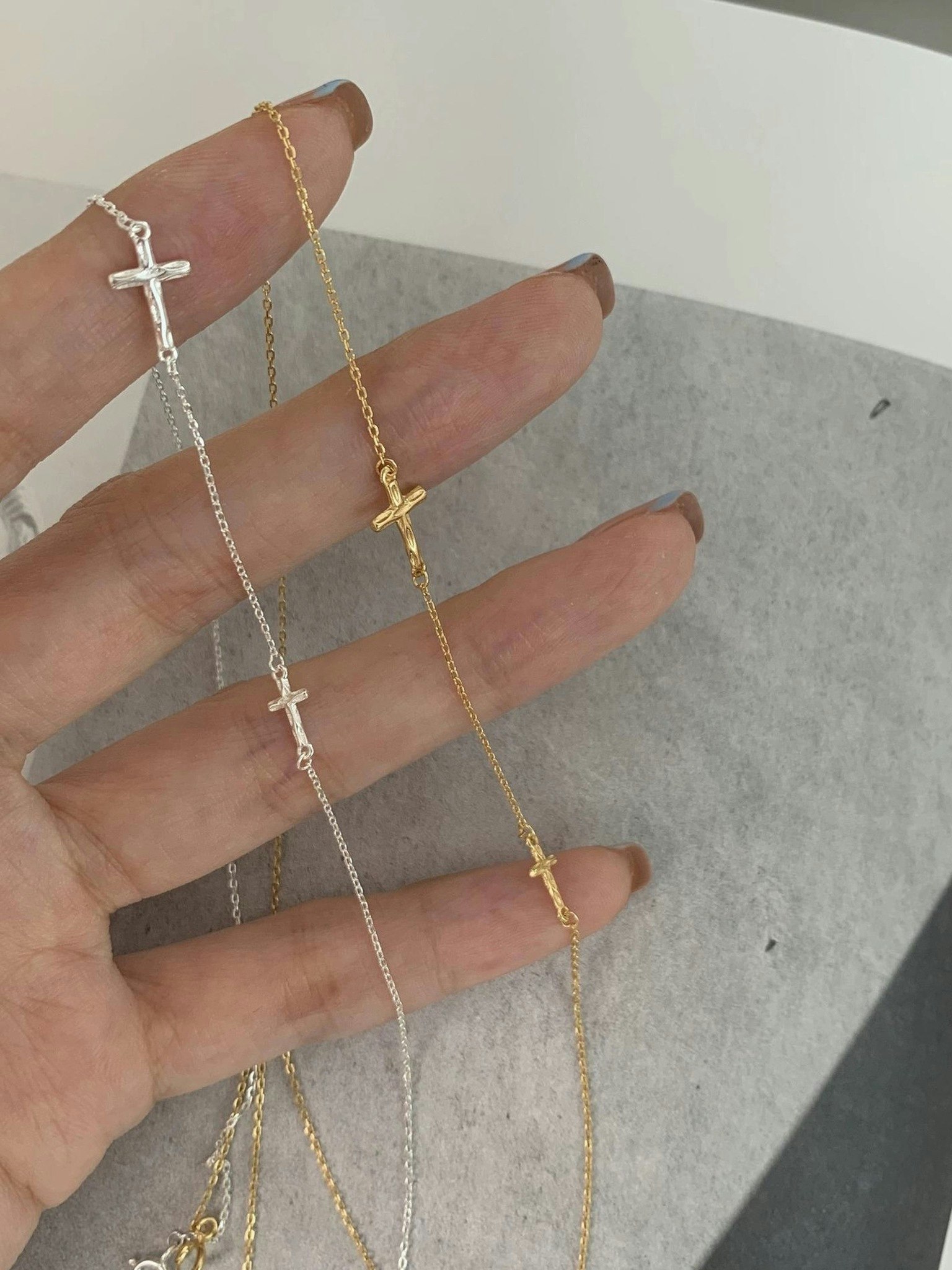 Halsband i äkta silver med kors