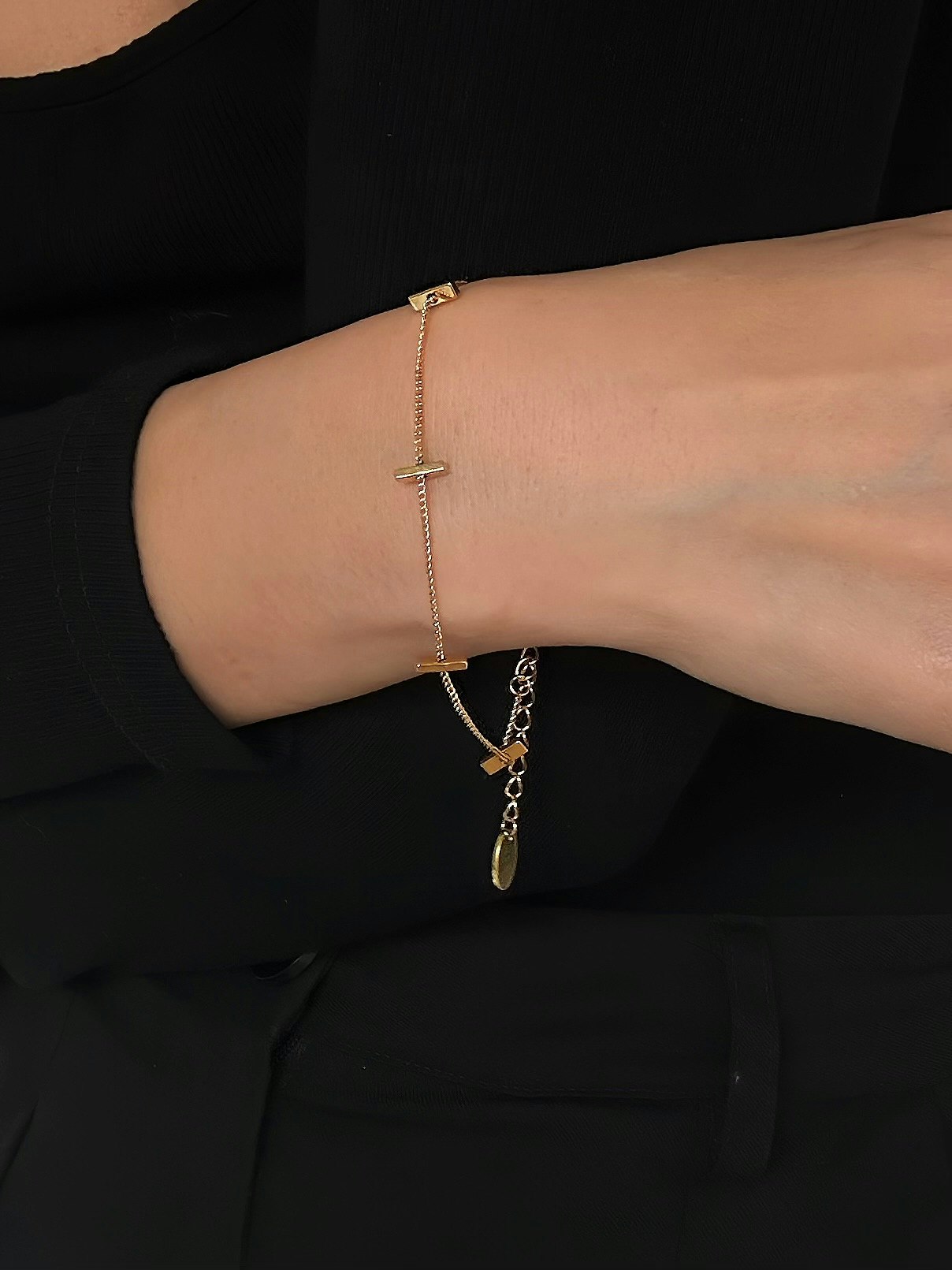 REA Guldfärgat armband med pinne