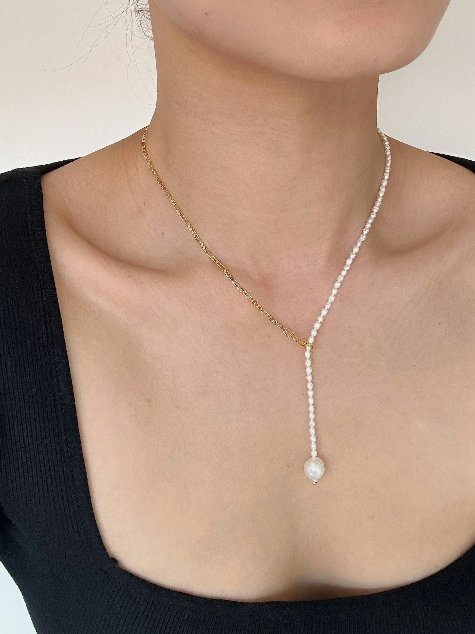 Y-format halsband av sötvattenspärlor
