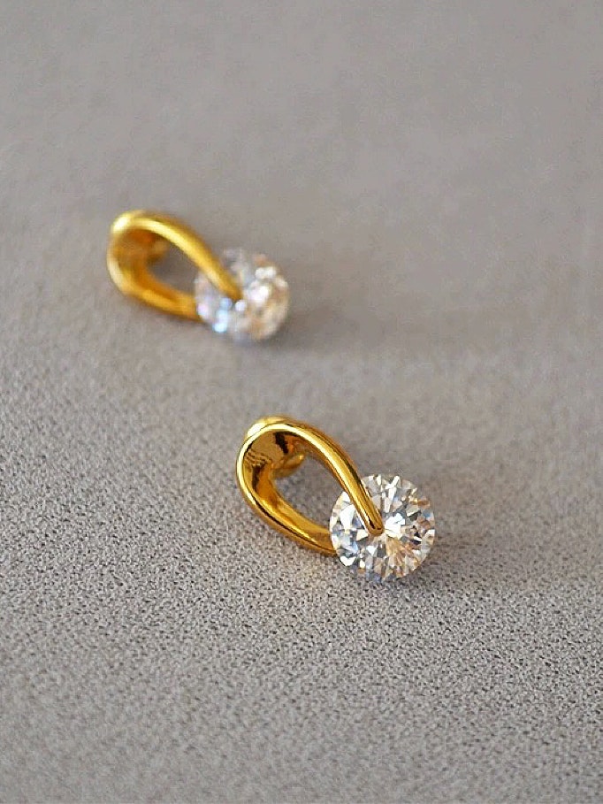 925 Silvernål studs med Cubic Zirconia ,förgyllda med 18K guld