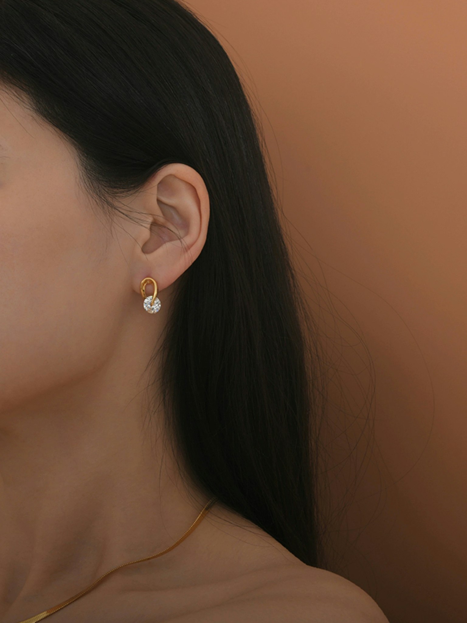 925 Silvernål studs med Cubic Zirconia ,förgyllda med 18K guld