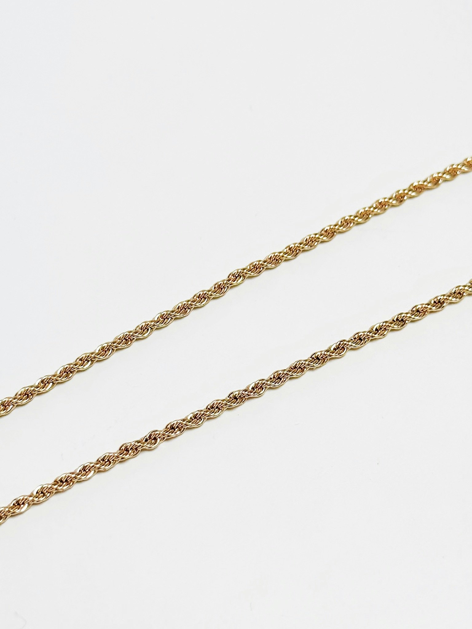 REA Guldfärgat halsband med hängsmycke