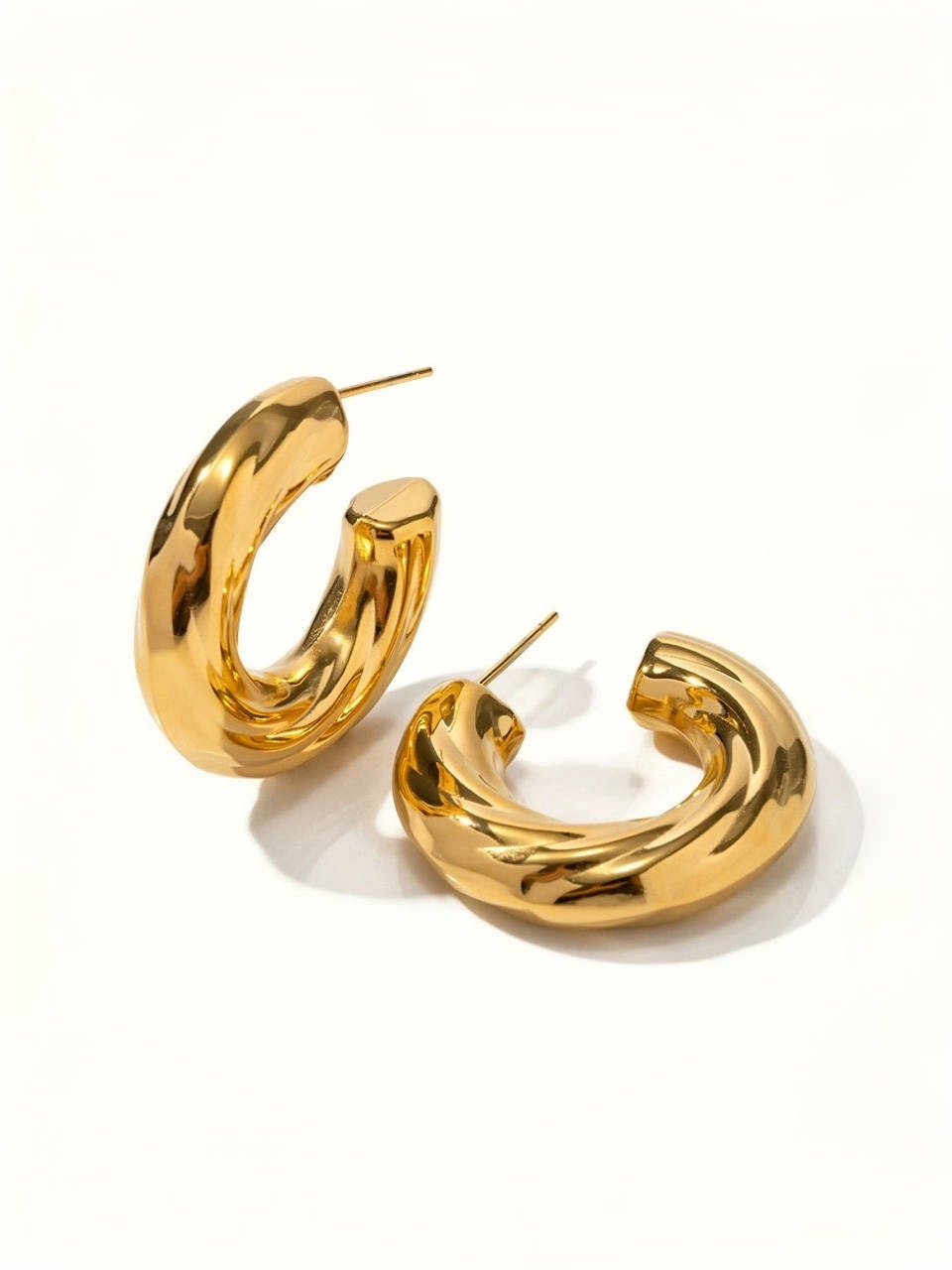 Hoops i stål med 18K guld med räfflat mönster