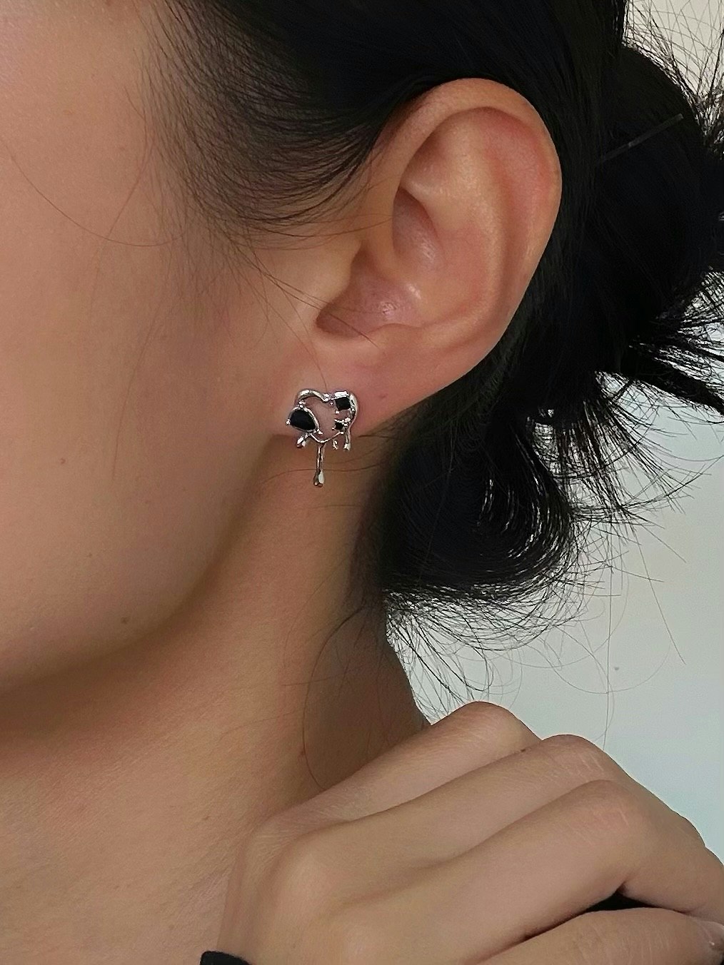 REA Studs med hjärtan och svart glassten