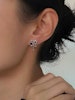 REA Studs med hjärtan och svart glassten