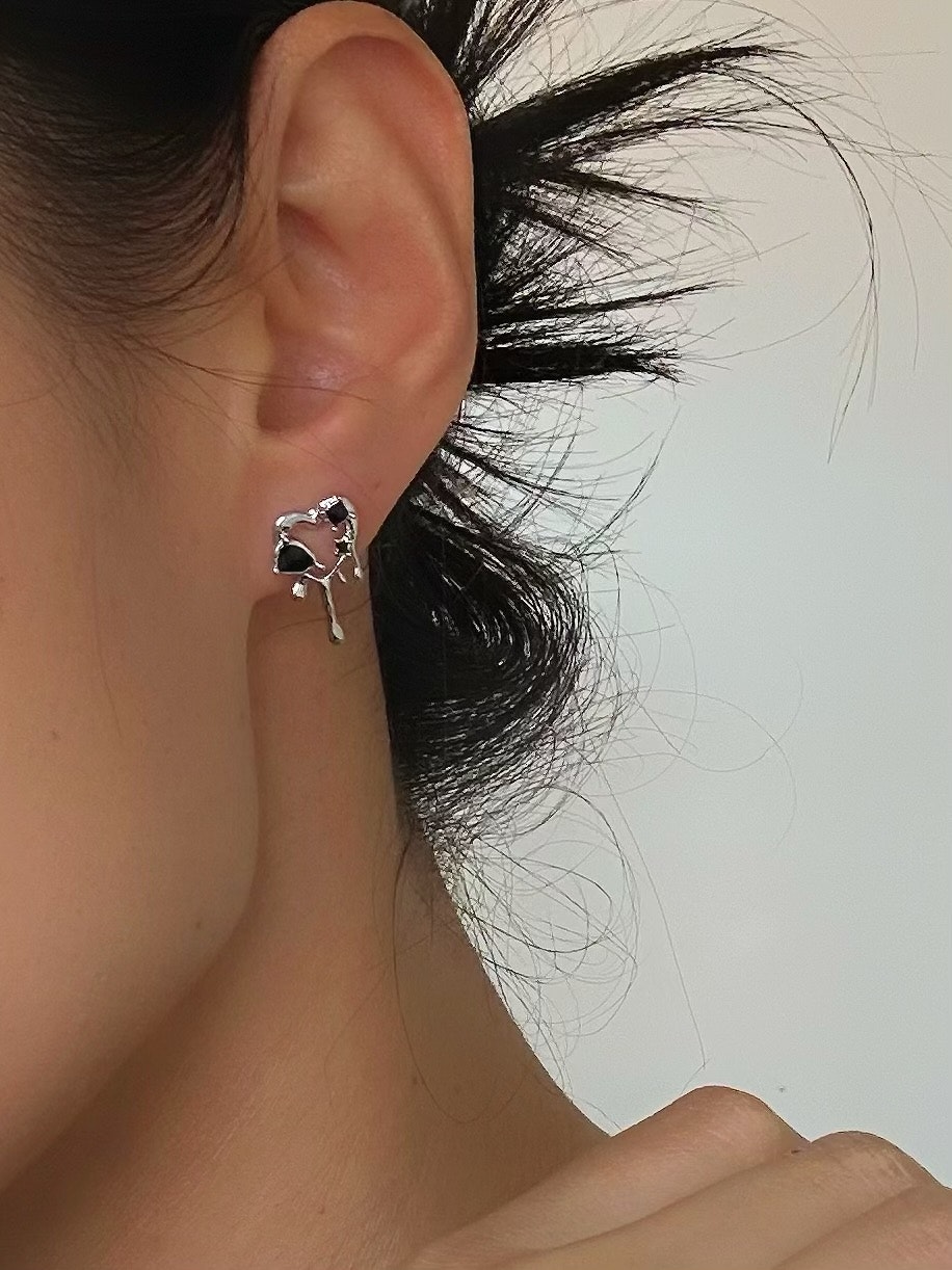 REA Studs med hjärtan och svart glassten